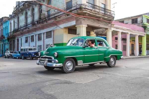 Green Oldtimer in Havana, Cuba. Street in Havanna, Kuba. von Miro May