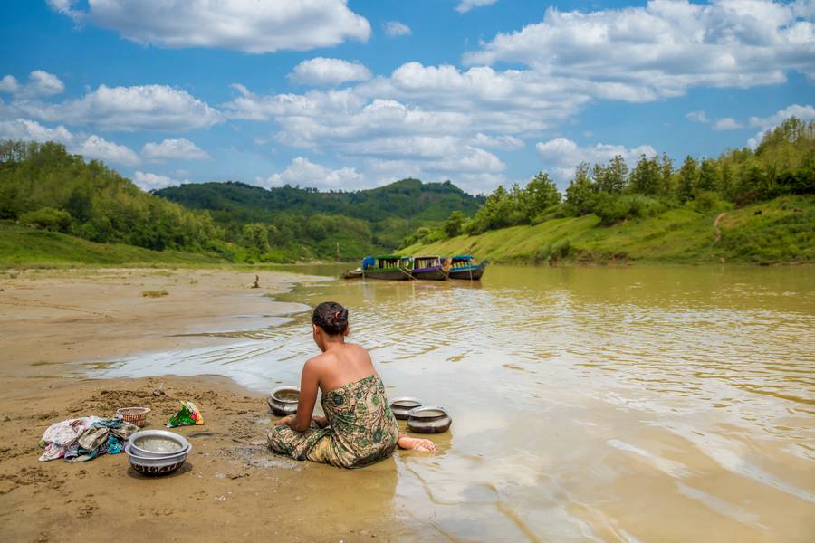 Leben am Fluss in Bangladesch, Asien von Miro May