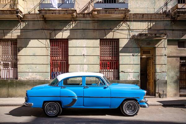 Oldtimer in light and shadow, Havana, Cuba. Havanna, Kuba von Miro May