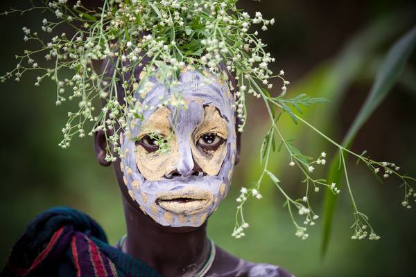 Porträt Frau Suri / Surma Stamm in Omo Valley, Äthiopien, Afrika von Miro May