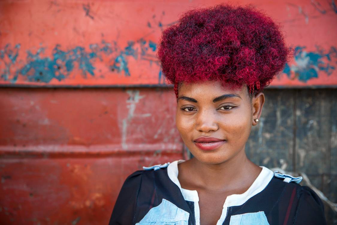 Redhead, Portrait Frau Rote Haare in Nairobi, Kenia, Kenya von Miro May