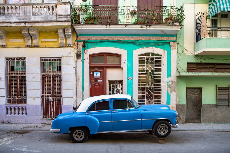 Strassenwerkstatt in Havana, Cuba von Miro May