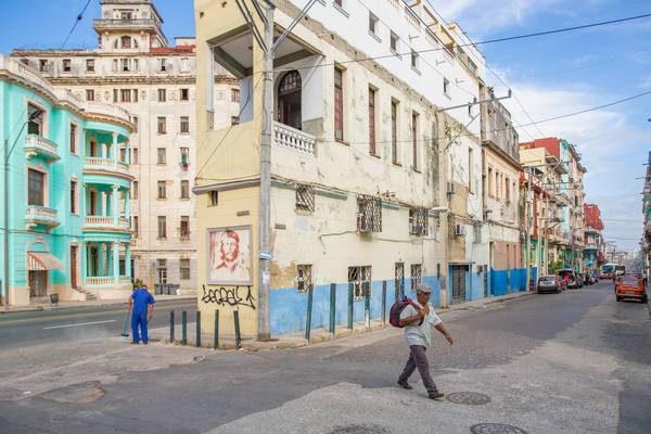 Street in Havana, Cuba, People in Havanna, Kuba von Miro May
