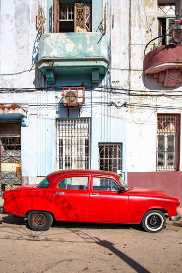 Red Oldtimer in Havana, Cuba. Street in Havanna, Kuba 2020