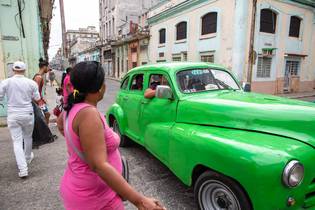 Street crossing in Havanna, Kuba. 2020