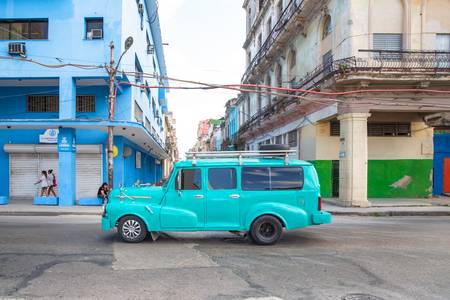 Turquoise Oldtimer in Havana, Cuba. Street in Havanna, Kuba. 2020