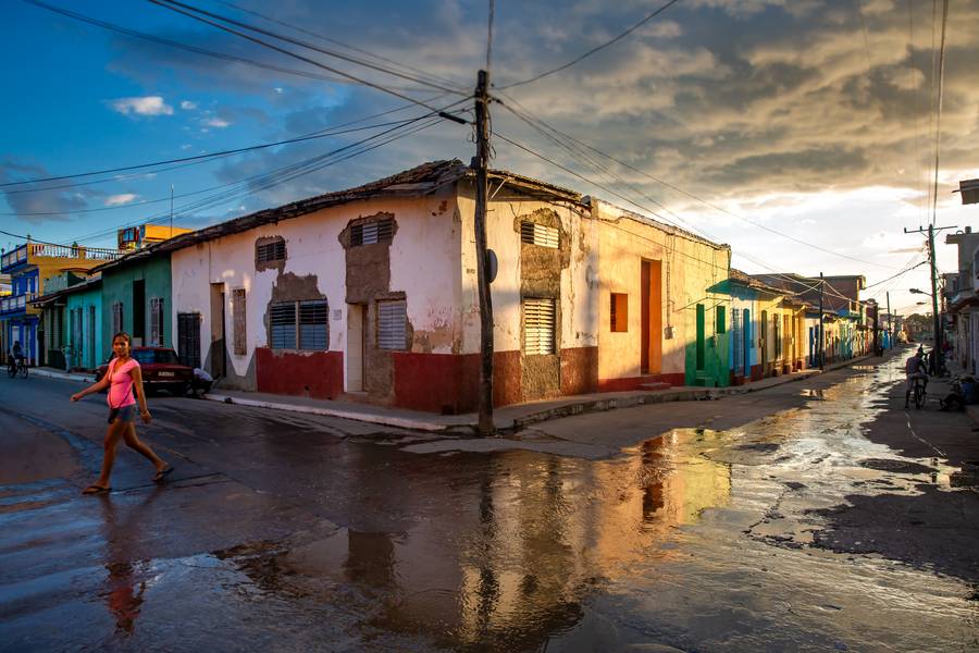 Walk in rain. Trinidad, Cuba von Miro May