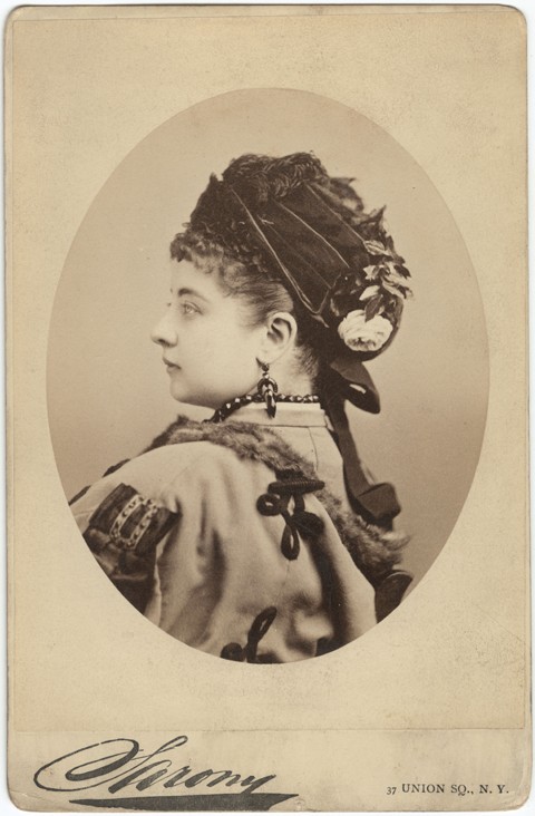 Porträt von Pauline Lucca (1841-1908) von Napoleon Sarony