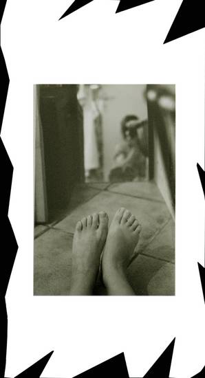 moi les pieds dans le miroir 2001