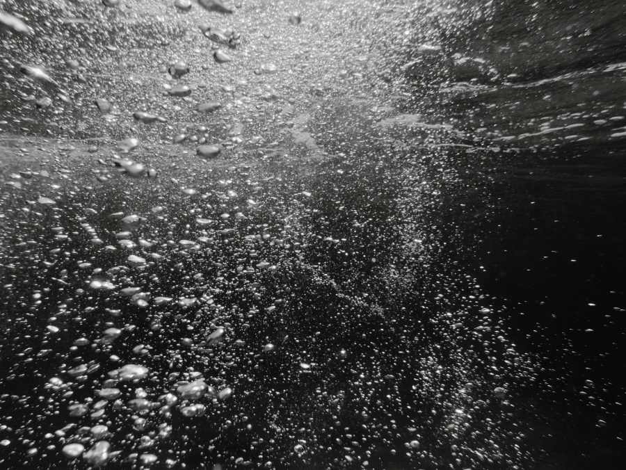 Unterwasserblasen im Mittelmeer, Sardinien von Laura Nenz
