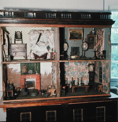 English Doll's House with original contents and wallpaper, c.1800 von 