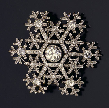 A Diamond And Platinum-Mounted Snowflake Brooch By Faberge, Circa 1908-1913 von 