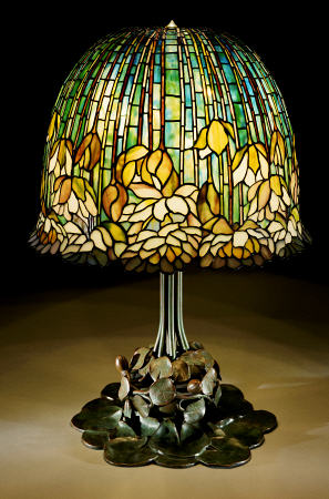 A Fine & Important ''Pond Lily'' Leaded Glass & Bronze Table Lamp von 
