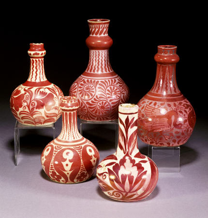 A Group Of Ruby Lustre Vases By William De Morgan (1839-1917) von 