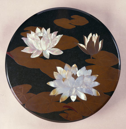 A Large Circular Lacquer Box And Cover Decorated In Iroe Hiramakie, Ishime-Ji And Stained Mother Of von 