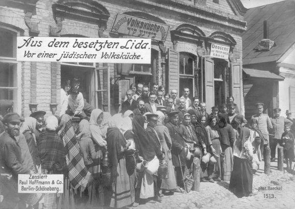 Andrang vor juedischer Volkskueche, 1917 von 