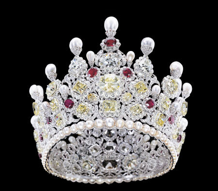 An Extraordinary Coloured Diamond, Diamond, Natural Pearl And Ruby Crown von 