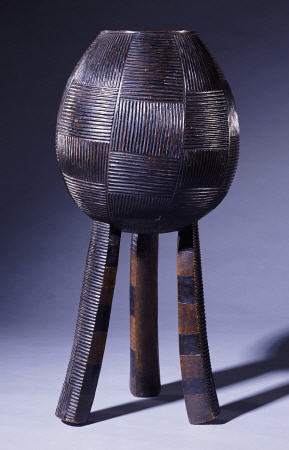 An Ovoid Swazi Vessel With Chequerboard Horizontal And Vertical Grooves von 