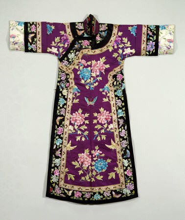 A Purple Ground Silk Embroidered Lady''s Informal Robe von 