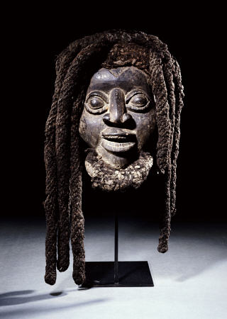 A Wum Mask With Plaited Fibre And Human Hair Coiffure - Western Grasslands, Cameroon von 