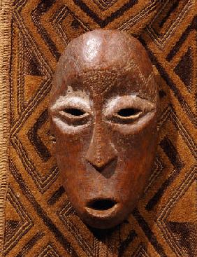 A Lega Bone Mask, Lukunga