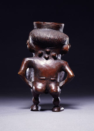 Backview Of A Wongo Cup Carved As A Female Standing Figure With Spherical Body von 