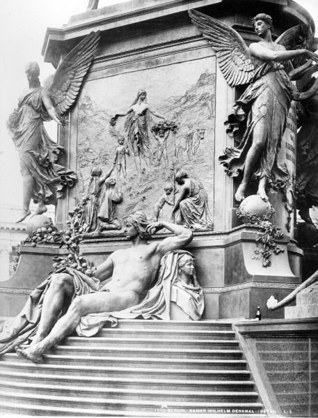 Berlin,Denkmal Kaiser Wilhelm I.,Sockel von 