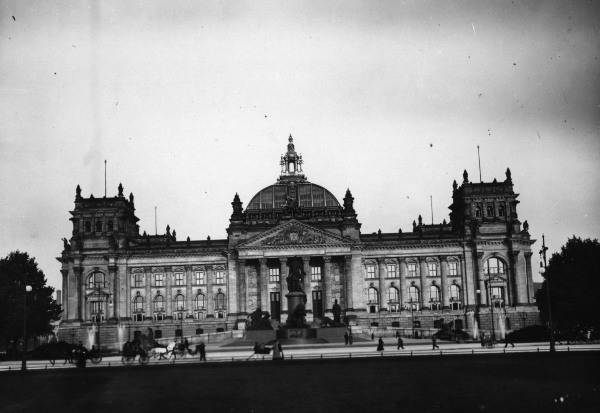 Berlin,Reichstag,Gesamtansicht/Haeckel von 