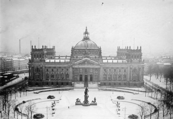 Berlin,Reichstag von Siegessaeule/Haeckel von 