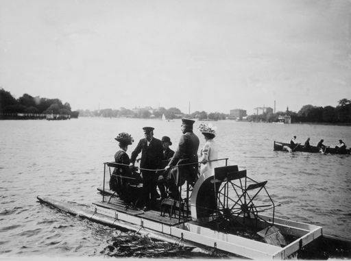 Berlin, Tretboot auf der Spree/um 1910 von 