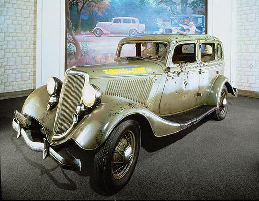 Bonnie and Clyde's 'bullet-riddled' Ford Sedan (colour photo) von 