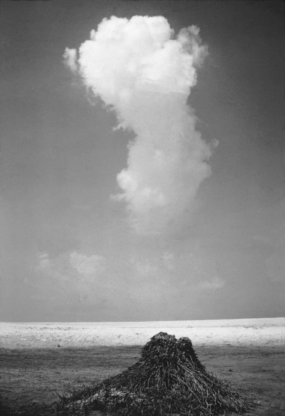 Cloud after atomic explosion (b/w photo)  von 