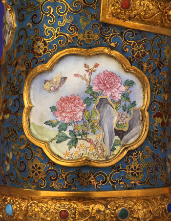 Detail Of An Enamel Cartouche From A Magnificent Imperial Gold, Cloisonne And Beijing Enamel Ewer, D von 