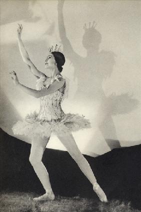 Dame Margot Fonteyn de Arias, from ''Footnotes to the Ballet'', published 1938 (b/w photo) 