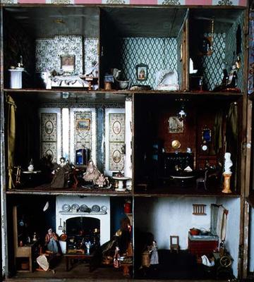 Doll's house showing original wallpapers and furnishings von 