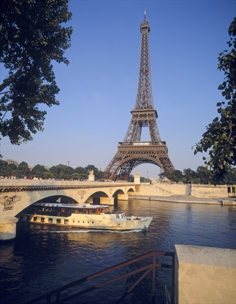 Eiffel Tower and the River Seine (photo)  von 