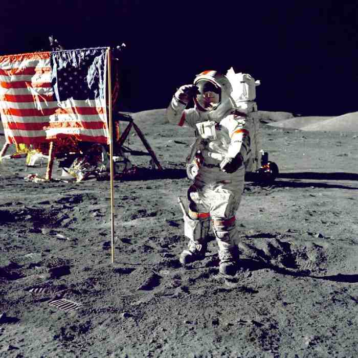 Eugene A. Cernan, Commander, Apollo 17 salutes the flag on the lunar surface during extravehicular a von 