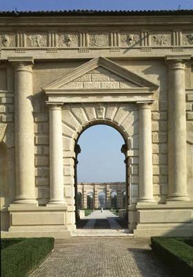 Entrance to the Loggia di Davide, looking from the Cortile D'Onore through the garden to the Exedra, von 