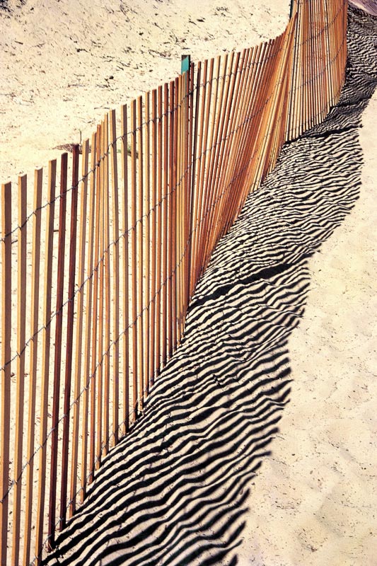 Fence reflection on sand (photo)  von 