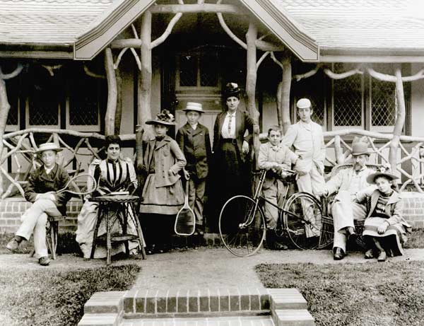 Family Group, c.1900 (b/w photo)  von 