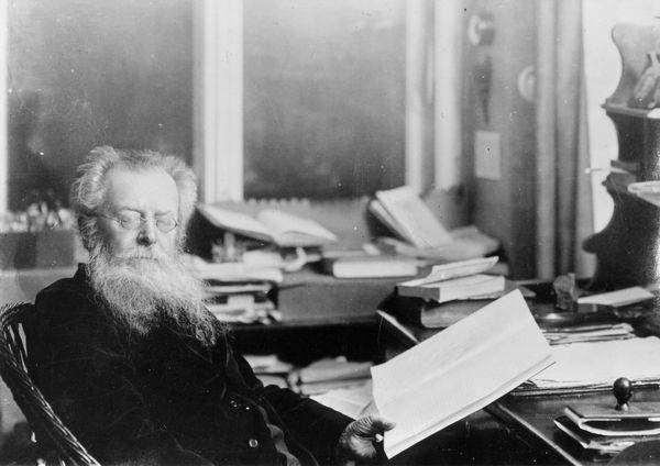 Felix Dahn am Schreibtisch/Foto Haeckel von 