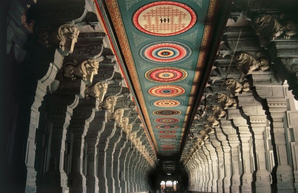 Fifteenth-century Ramanathswamy temple magnificent seventeenth-century corridors largest pillars cei von 