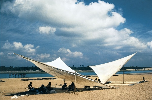 Fishermen mending their nets under shade of triangular sails, Gopalpur (photo)  von 