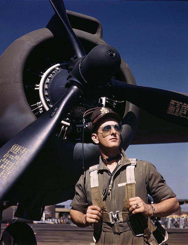 F.W. Hunter, Army test pilot, Douglas Aircraft Company plant at Long Beach, Calif. von 