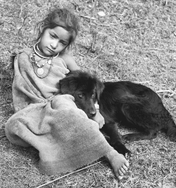 Girl and dog, Garhwal (b/w photo)  von 