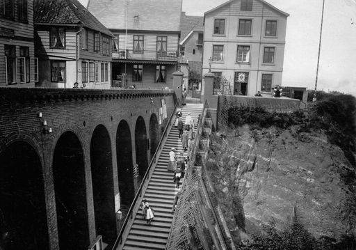 Helgoland,Blick auf Viadukt u.gr.Treppe von 