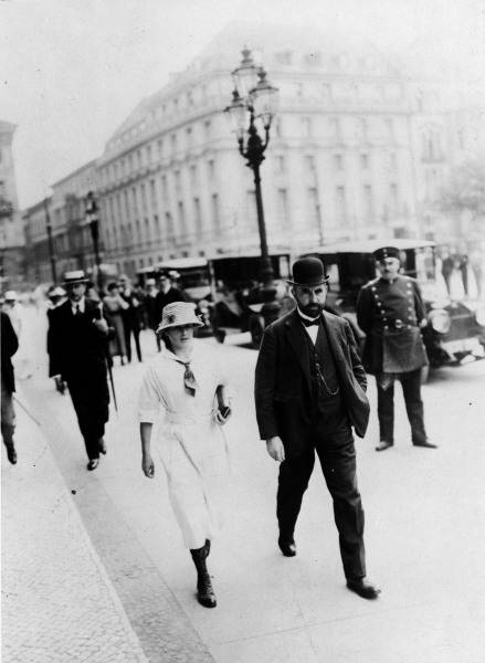 Hugo Stinnes und Tochter / Foto, um 1922 von 