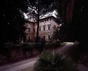 Lateral view of the villa and garden, 16th century (photo)