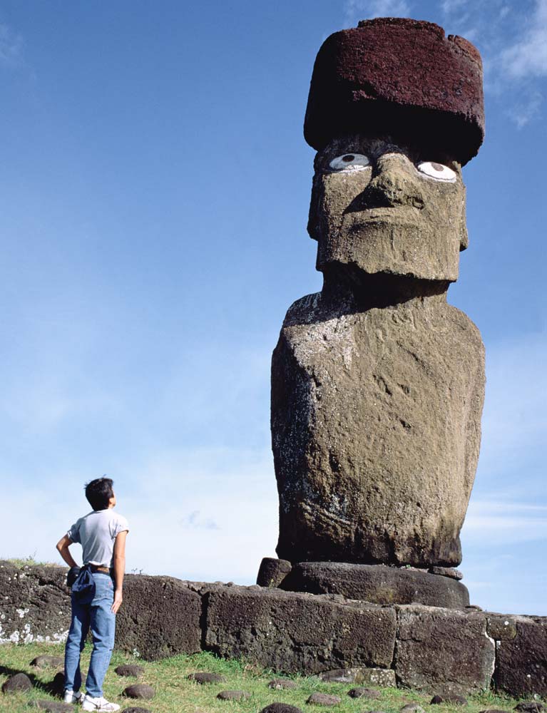 Monolithic Statue on Ahu Ko Te Riku, c.1000-1600 (photo)  von 