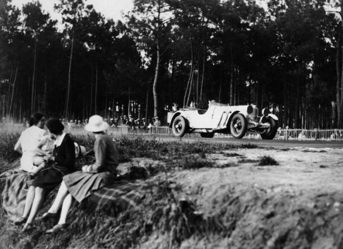 Mercedes-Benz SS in action at the Le Mans 24 Hours, France.Women spectators watch the car of Rudolf  von 